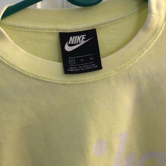 Nike woman’s sweater cropped never worn with tags! Pretty neon colour! - Picture 3 of 5